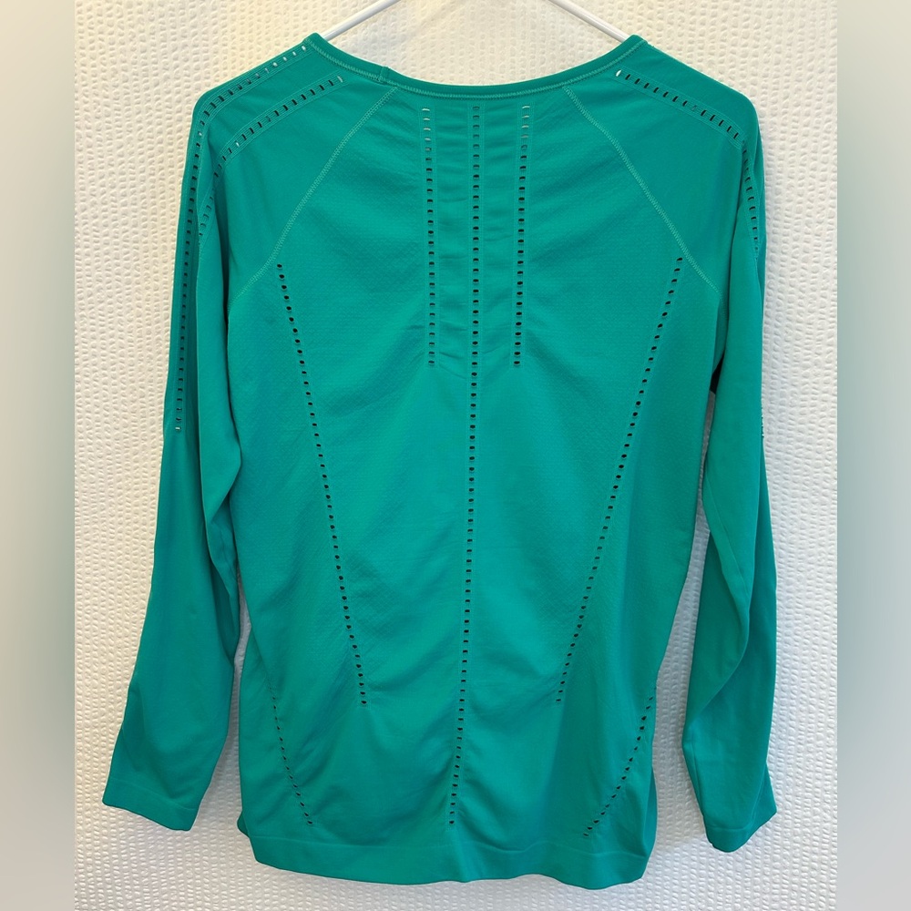 Athleta Foothill Green Long Sleeve Top Size: Small - Picture 2 of 5